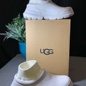 UGG Men’s White boots